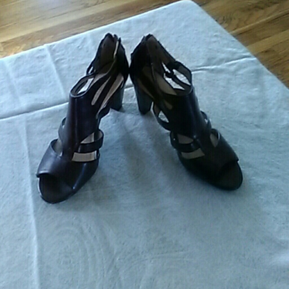 Nine & Co brown sandals